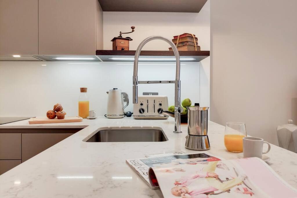 Apartament 8 Borough - Modern & Elegant 2-bed, 2-bath *